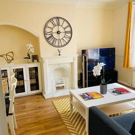 Superb&Comfortable 3BD Home in Dagenham Eksteriør billede