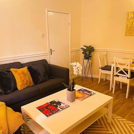 Superb&Comfortable 3BD Home in Dagenham Eksteriør billede