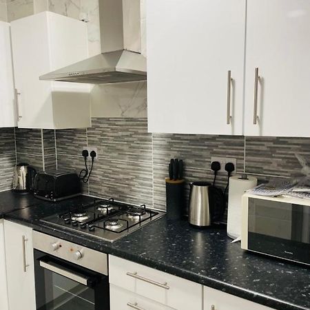 Superb&Comfortable 3BD Home in Dagenham Eksteriør billede