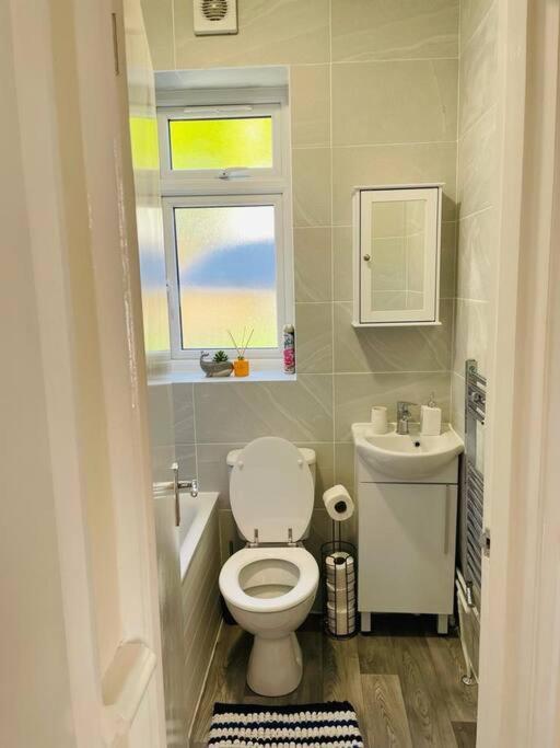 Superb&Comfortable 3BD Home in Dagenham Eksteriør billede
