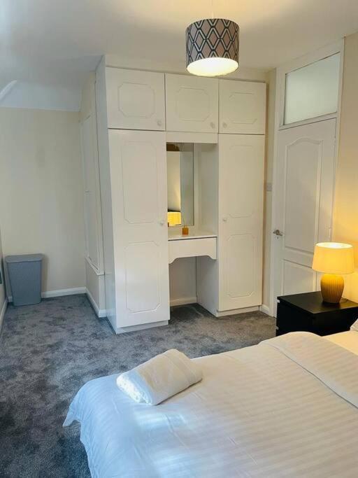 Superb&Comfortable 3BD Home in Dagenham Eksteriør billede