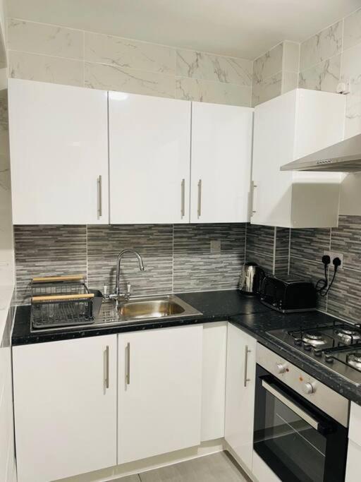 Superb&Comfortable 3BD Home in Dagenham Eksteriør billede