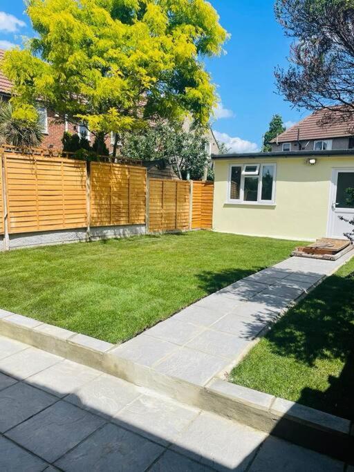 Superb&Comfortable 3BD Home in Dagenham Eksteriør billede