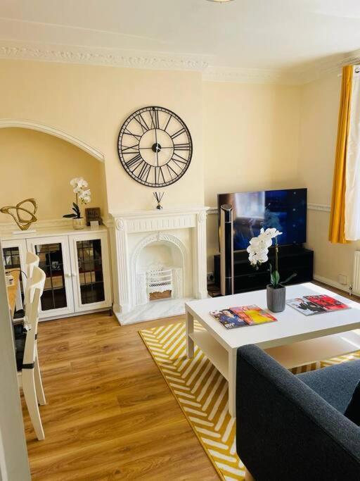 Superb&Comfortable 3BD Home in Dagenham Eksteriør billede