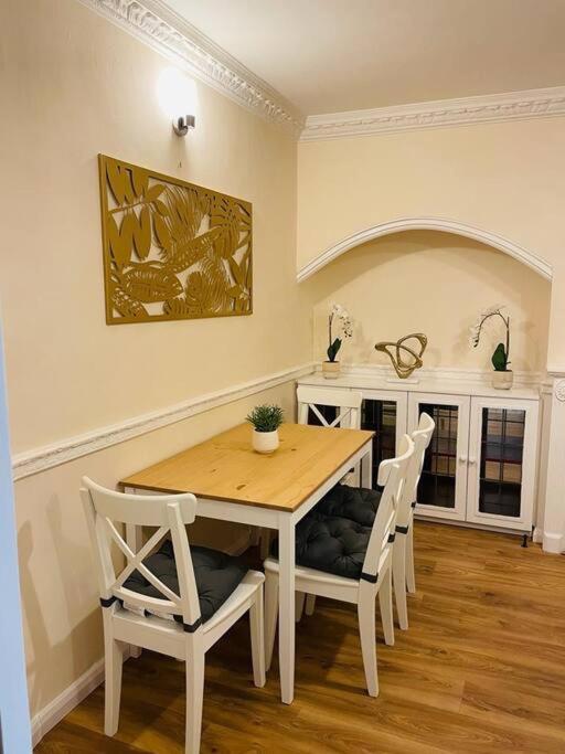 Superb&Comfortable 3BD Home in Dagenham Eksteriør billede