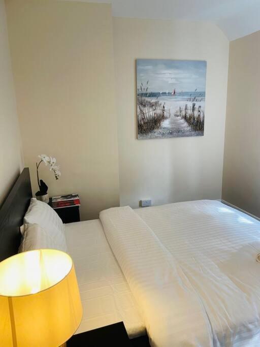 Superb&Comfortable 3BD Home in Dagenham Eksteriør billede