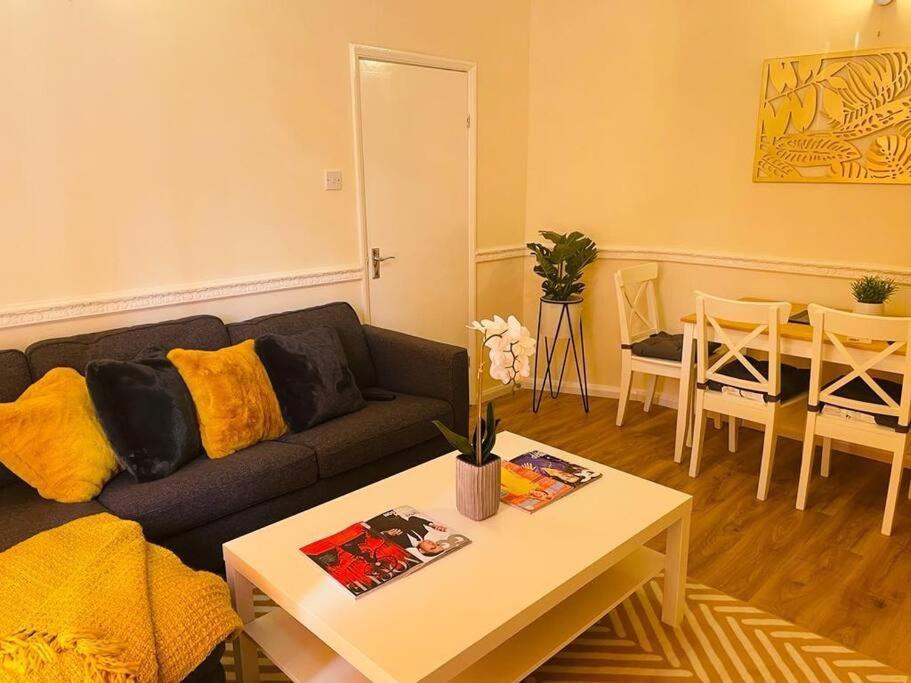 Superb&Comfortable 3BD Home in Dagenham Eksteriør billede
